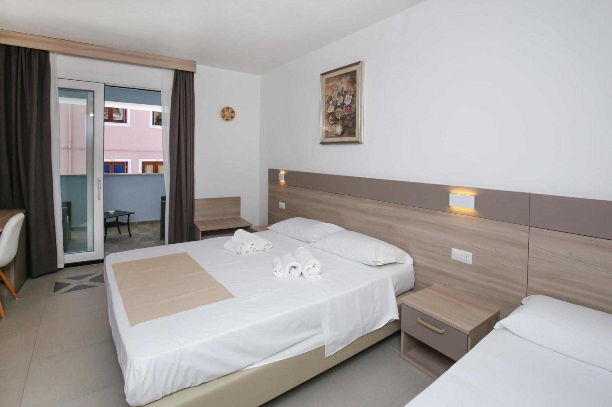 The Square Castelsardo Hotel Exterior photo